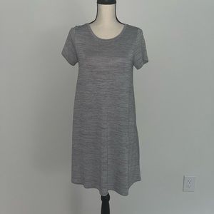 Heathered gray short sleeved sweater dress, with pockets!